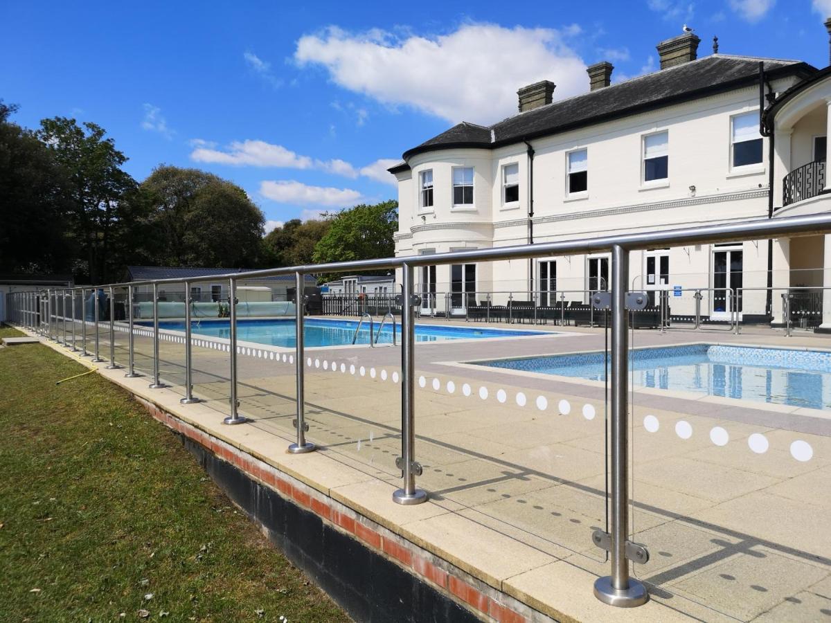 Mudeford Beach Lodge Buitenkant foto