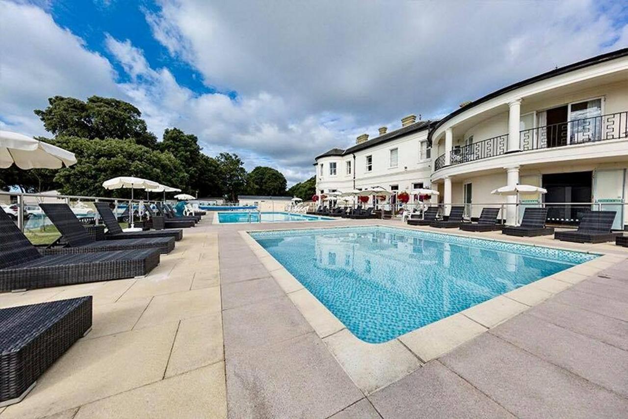 Mudeford Beach Lodge Buitenkant foto