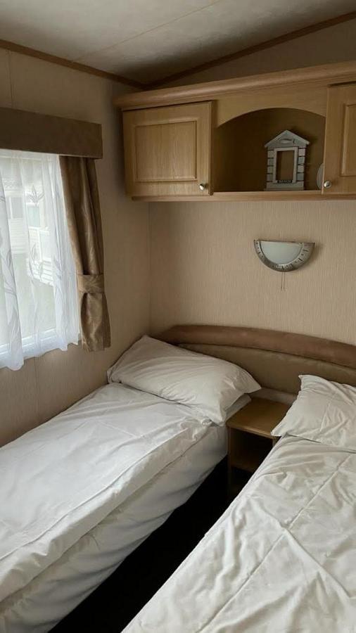 Mudeford Beach Lodge Buitenkant foto