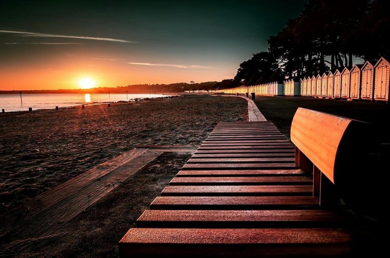 Mudeford Beach Lodge Buitenkant foto